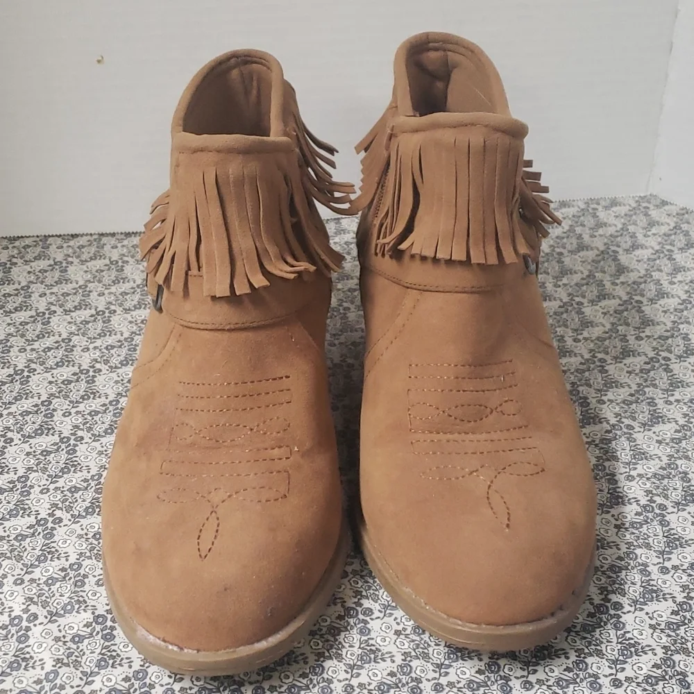 ETC women’s fringed ankle boots size 8/9